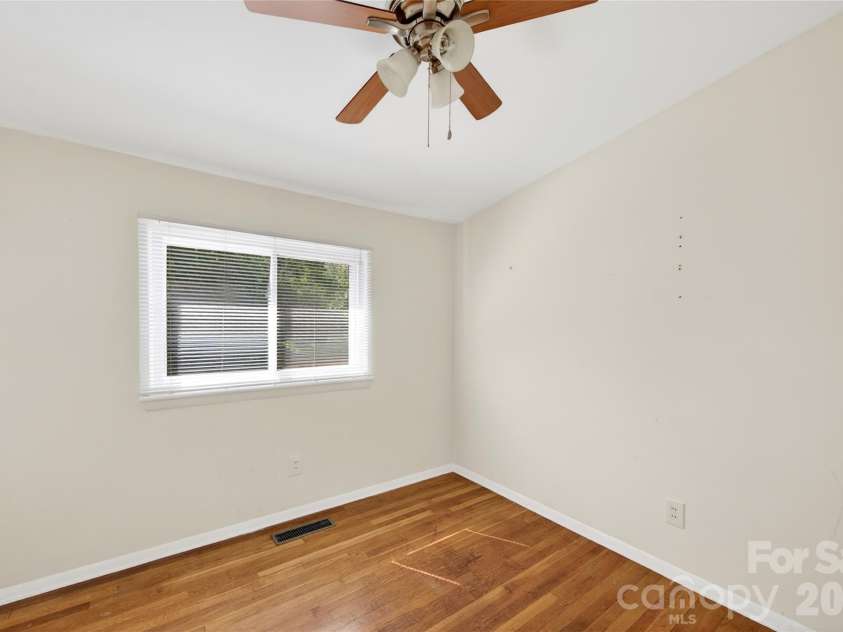 501 Kenlough Drive, Charlotte, NC 28209.  MLS# CAR4382282, YatesRealty ID 22667. 