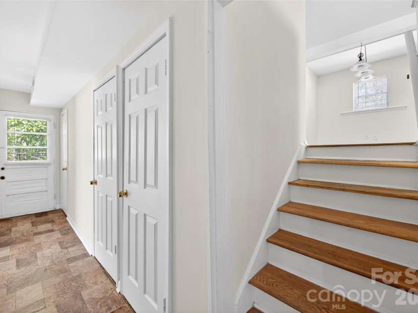 501 Kenlough Drive, Charlotte, NC 28209.  MLS# CAR4382282, YatesRealty ID 22667. 