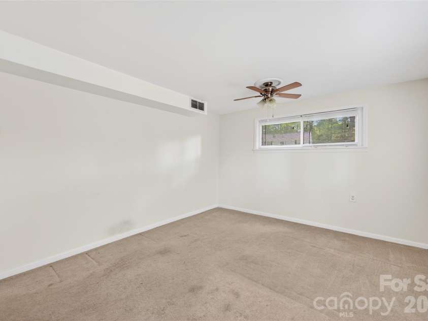 501 Kenlough Drive, Charlotte, NC 28209.  MLS# CAR4382282, YatesRealty ID 22667. 