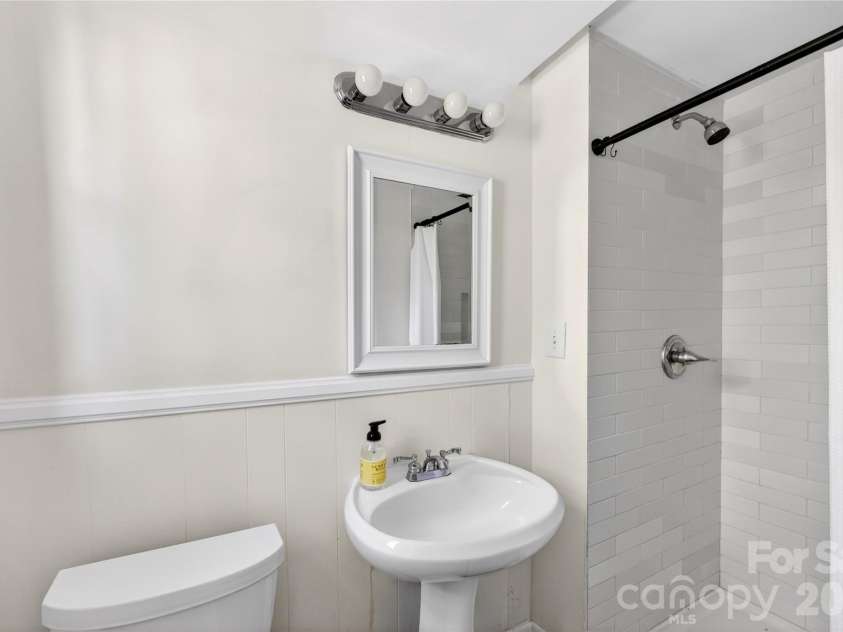 501 Kenlough Drive, Charlotte, NC 28209.  MLS# CAR4382282, YatesRealty ID 22667. 