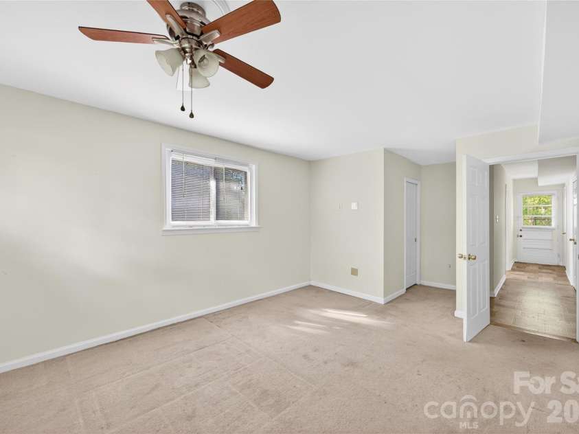 501 Kenlough Drive, Charlotte, NC 28209.  MLS# CAR4382282, YatesRealty ID 22667. 