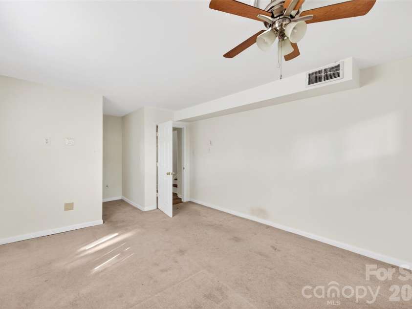 501 Kenlough Drive, Charlotte, NC 28209.  MLS# CAR4382282, YatesRealty ID 22667. 