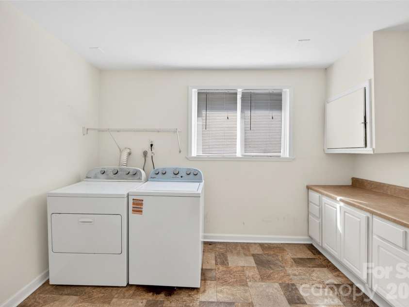 501 Kenlough Drive, Charlotte, NC 28209.  MLS# CAR4382282, YatesRealty ID 22667. 