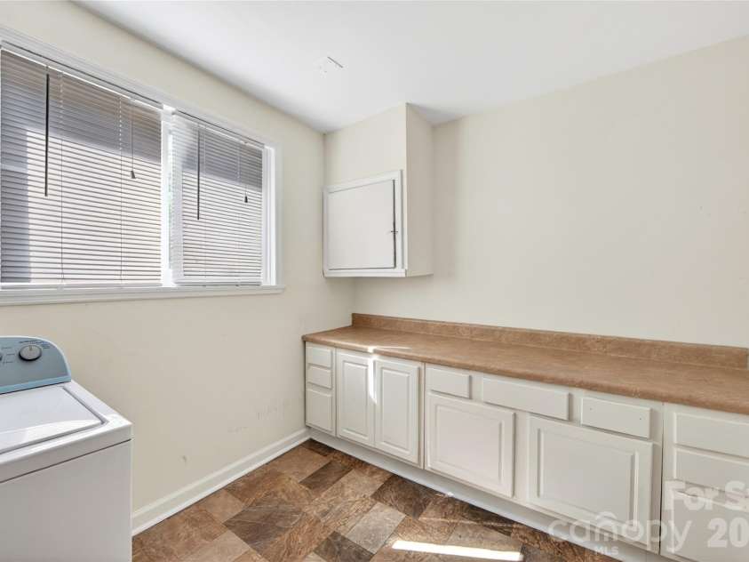 501 Kenlough Drive, Charlotte, NC 28209.  MLS# CAR4382282, YatesRealty ID 22667. 