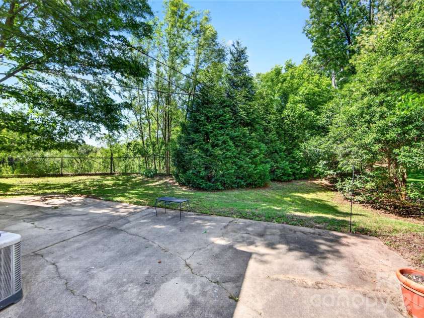 501 Kenlough Drive, Charlotte, NC 28209.  MLS# CAR4382282, YatesRealty ID 22667. 
