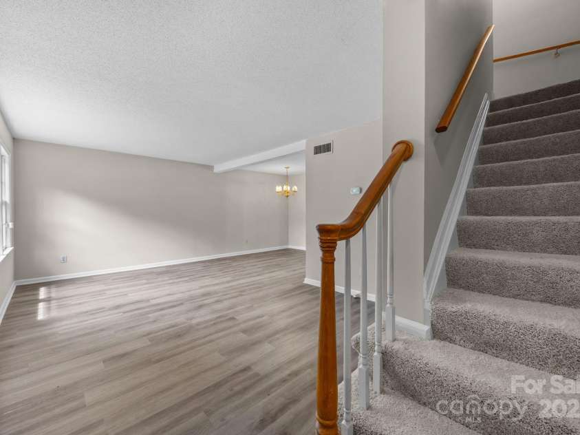 4754 Old Lantern Way, Charlotte, NC 28212.  MLS# CAR4276004, YatesRealty ID 22668. 