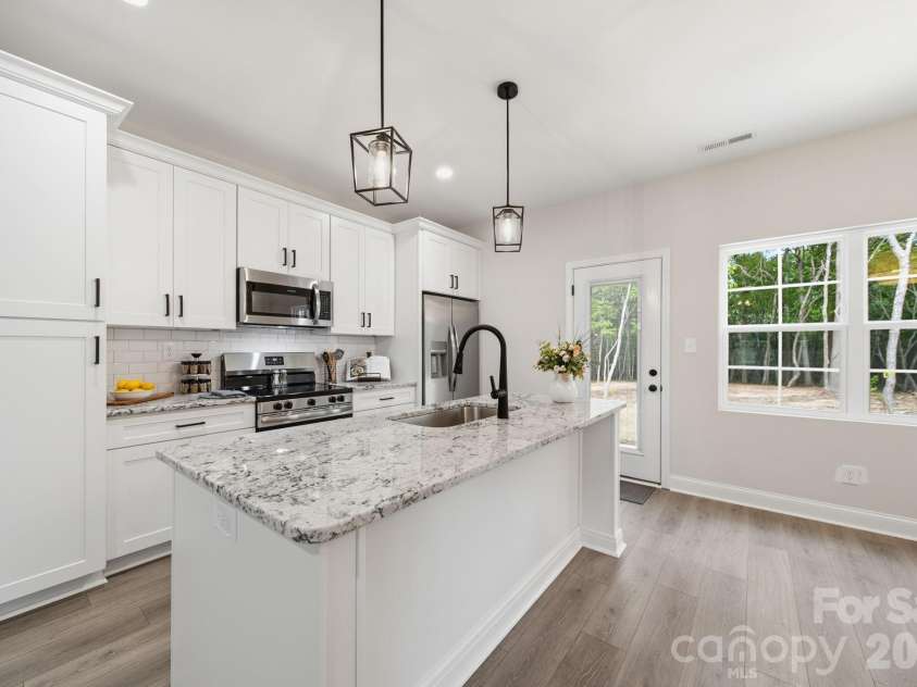 6721 Jesse Rushing Road, Marshville, NC 28103.  MLS# CAR4371429, YatesRealty ID 22668. Kitchen Island