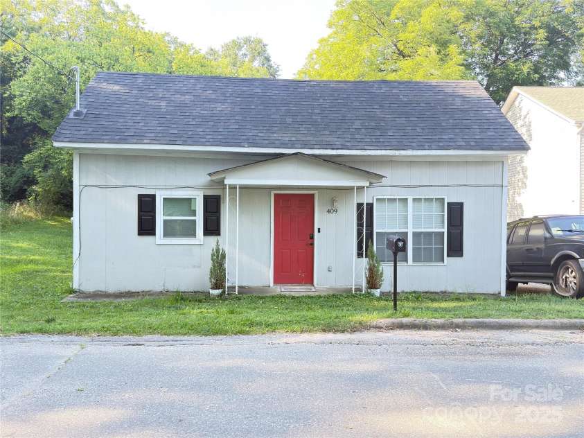 409 Norment Avenue, Gastonia, NC 28052.  MLS# CAR4275389, YatesRealty ID 22669. 