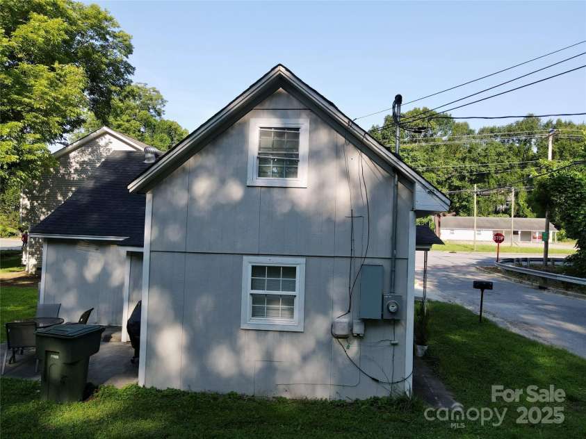 409 Norment Avenue, Gastonia, NC 28052.  MLS# CAR4275389, YatesRealty ID 22669. 