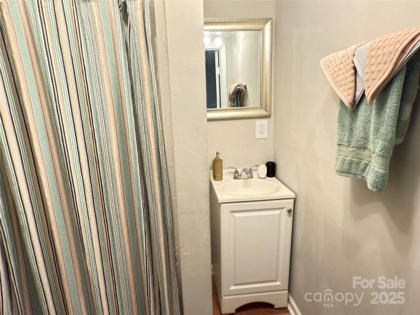 409 Norment Avenue, Gastonia, NC 28052.  MLS# CAR4275389, YatesRealty ID 22669. 