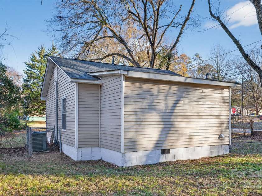 1001 Ransom Street, Gastonia, NC 28052.  MLS# CAR4329978, YatesRealty ID 2267. 