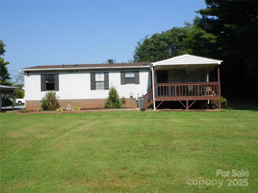 1475 Ferguson Drive, Clemmons, NC 27012.  MLS# CAR4276078, YatesRealty ID 22670. 
