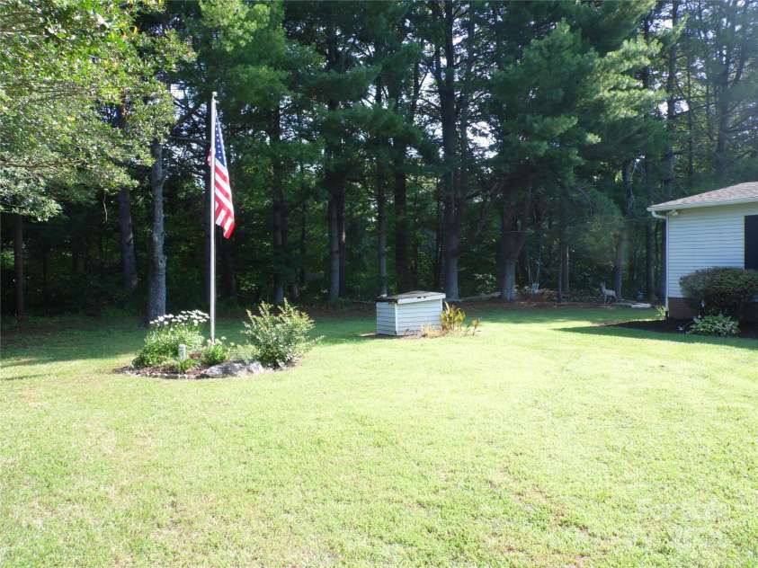 1475 Ferguson Drive, Clemmons, NC 27012.  MLS# CAR4276078, YatesRealty ID 22670. 