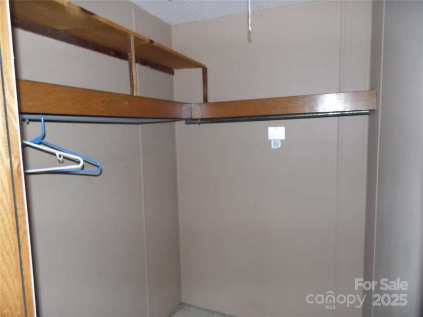 1475 Ferguson Drive, Clemmons, NC 27012.  MLS# CAR4276078, YatesRealty ID 22670. 
