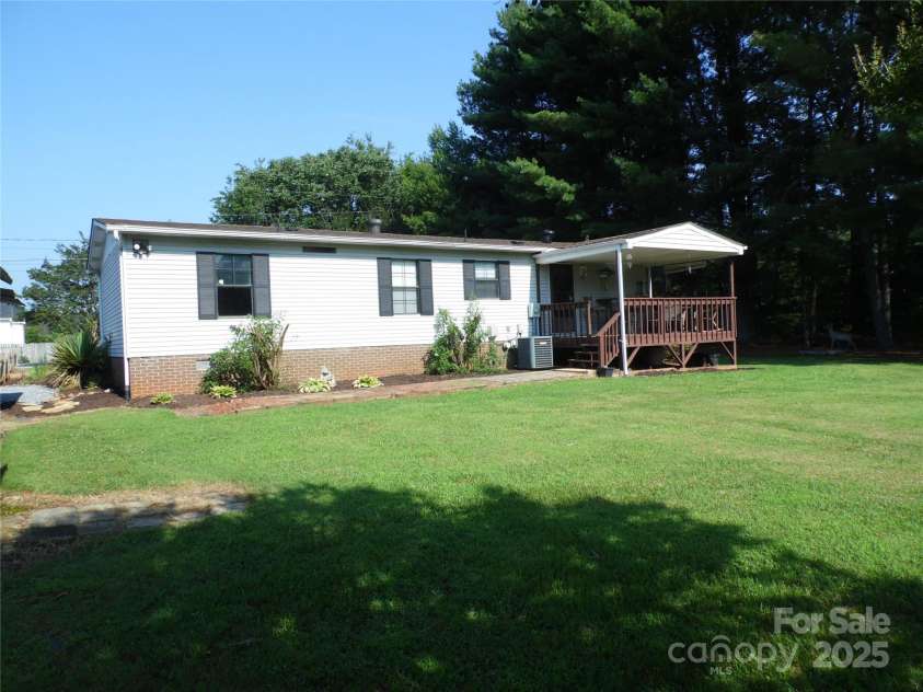1475 Ferguson Drive, Clemmons, NC 27012.  MLS# CAR4276078, YatesRealty ID 22670. 