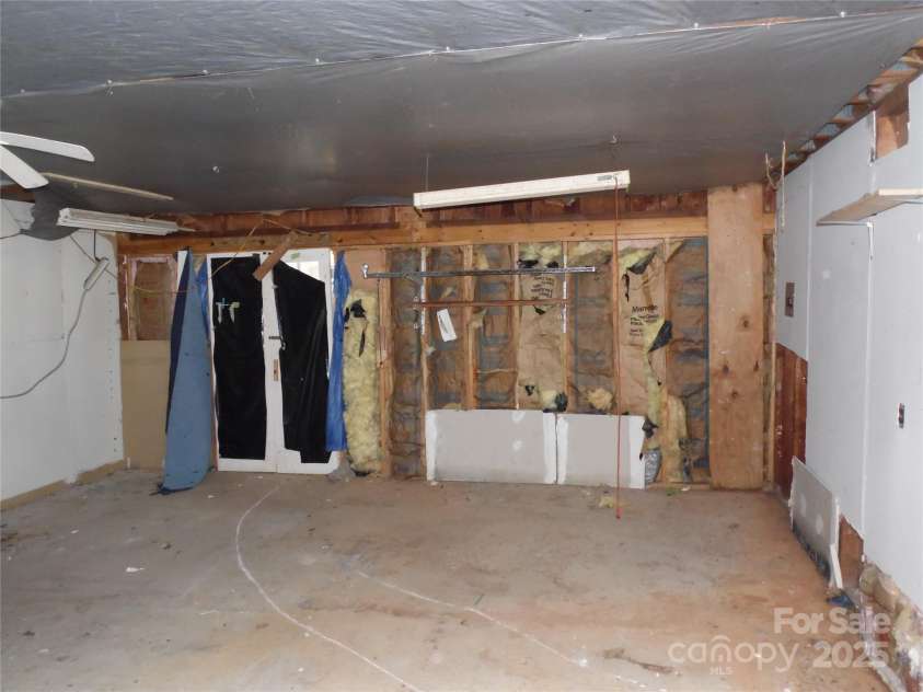 1475 Ferguson Drive, Clemmons, NC 27012.  MLS# CAR4276078, YatesRealty ID 22670. 
