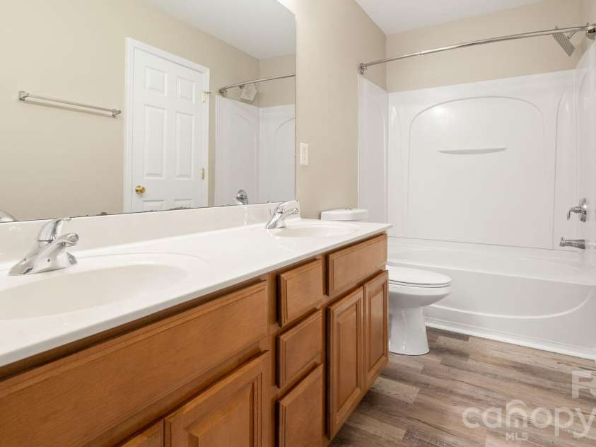 421 Caddy Street, Fort Mill, SC 29715.  MLS# CAR4374484, YatesRealty ID 22673. Master Bath