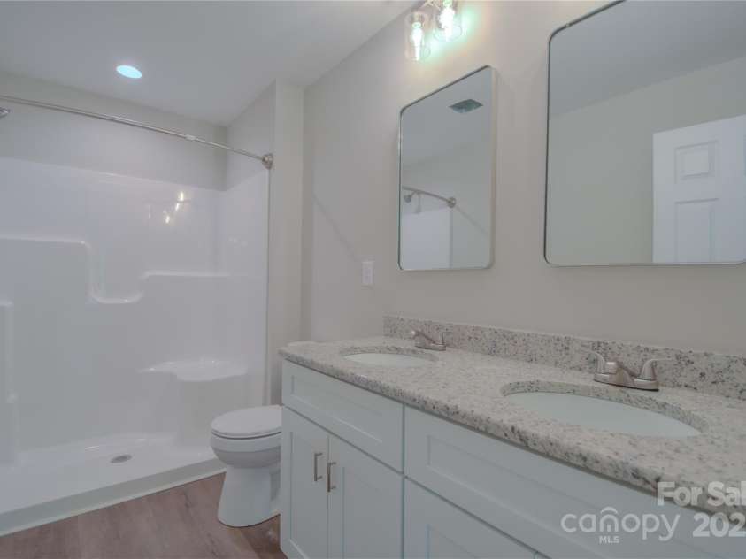 651 Elm Street, Statesville, NC 28677.  MLS# CAR4276125, YatesRealty ID 22673. 