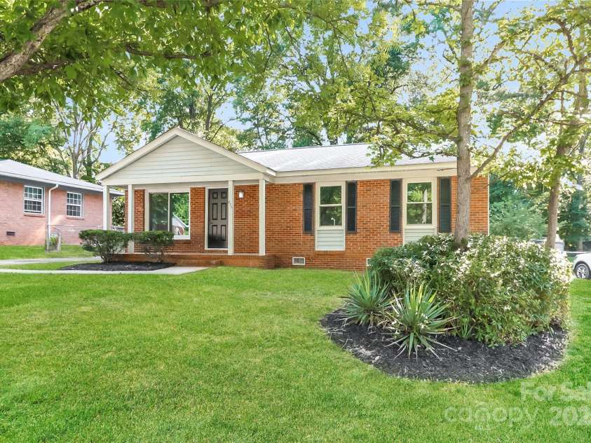 835 Carrington Drive, Charlotte, NC 28214.  MLS# CAR4273449, YatesRealty ID 22674. 