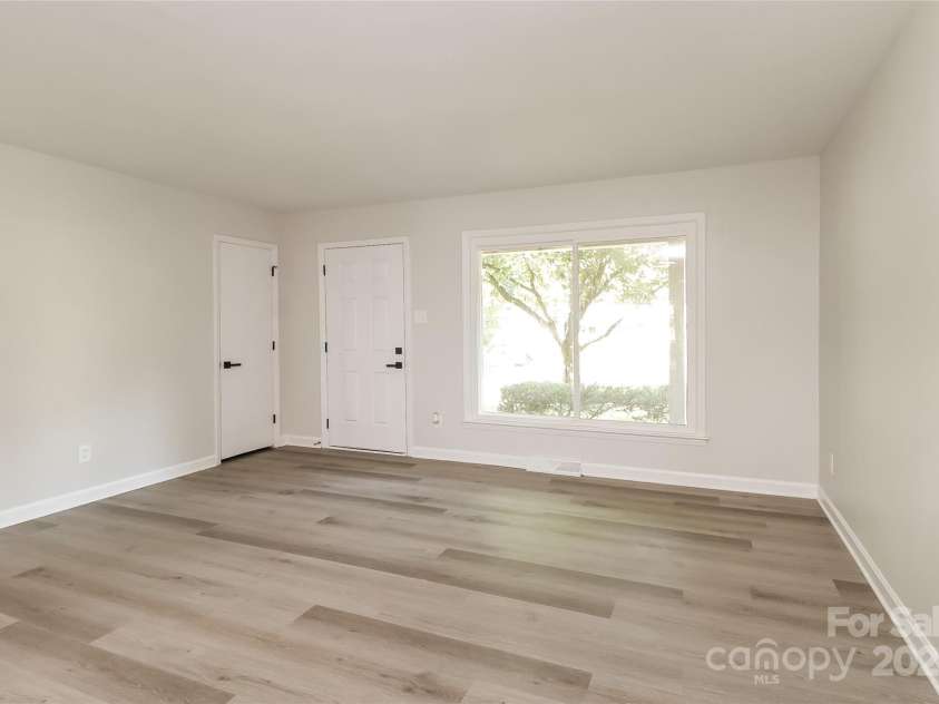 835 Carrington Drive, Charlotte, NC 28214.  MLS# CAR4273449, YatesRealty ID 22674. 