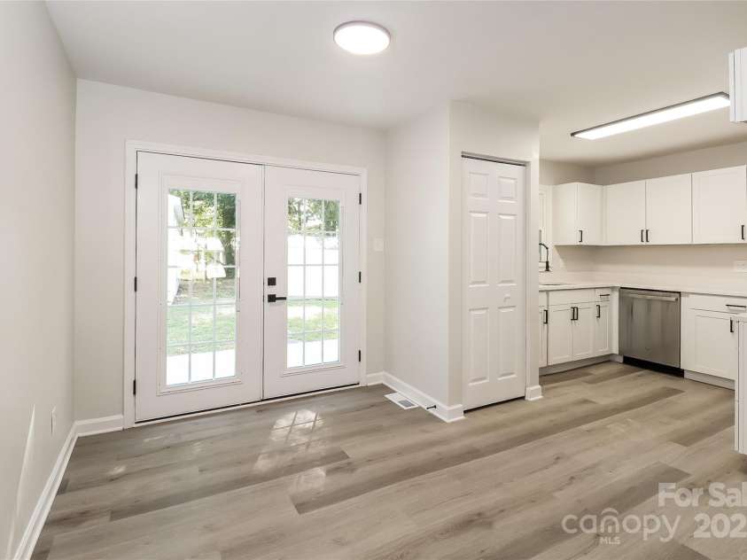 835 Carrington Drive, Charlotte, NC 28214.  MLS# CAR4273449, YatesRealty ID 22674. 