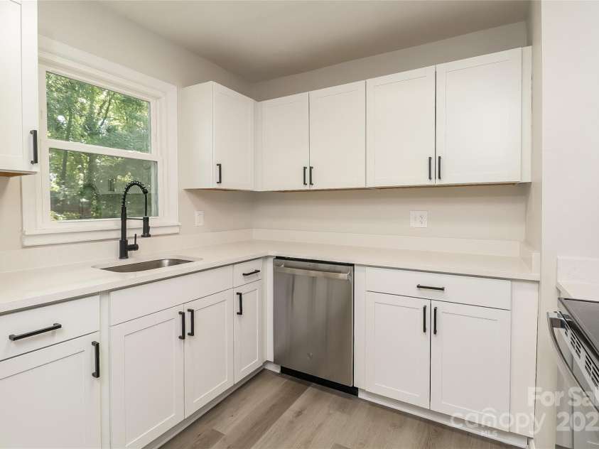 835 Carrington Drive, Charlotte, NC 28214.  MLS# CAR4273449, YatesRealty ID 22674. 