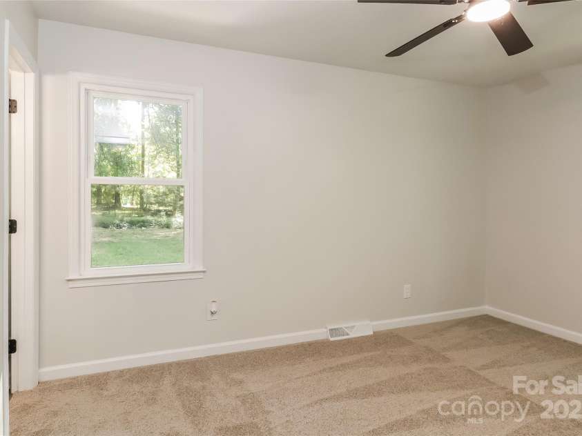 835 Carrington Drive, Charlotte, NC 28214.  MLS# CAR4273449, YatesRealty ID 22674. 