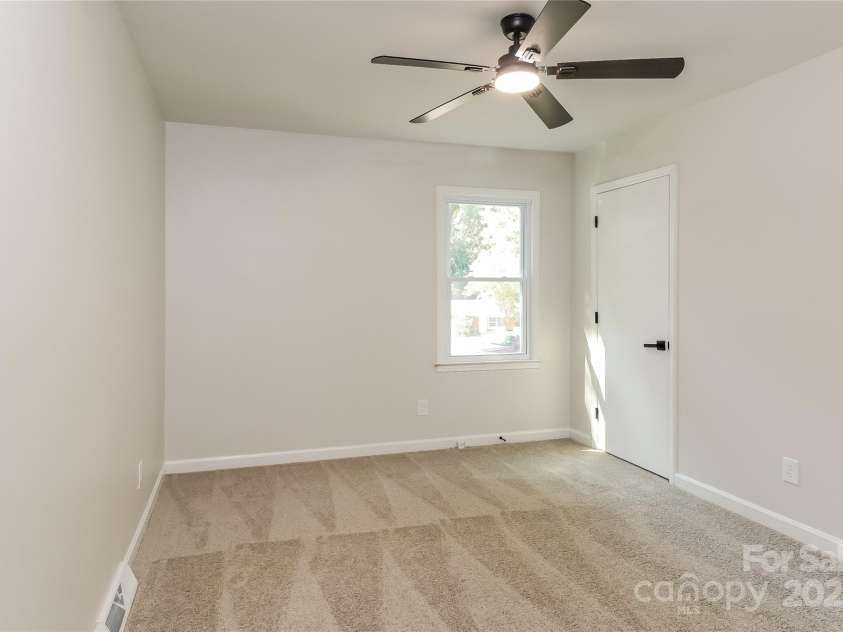 835 Carrington Drive, Charlotte, NC 28214.  MLS# CAR4273449, YatesRealty ID 22674. 