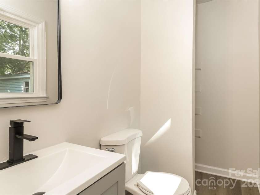 835 Carrington Drive, Charlotte, NC 28214.  MLS# CAR4273449, YatesRealty ID 22674. 