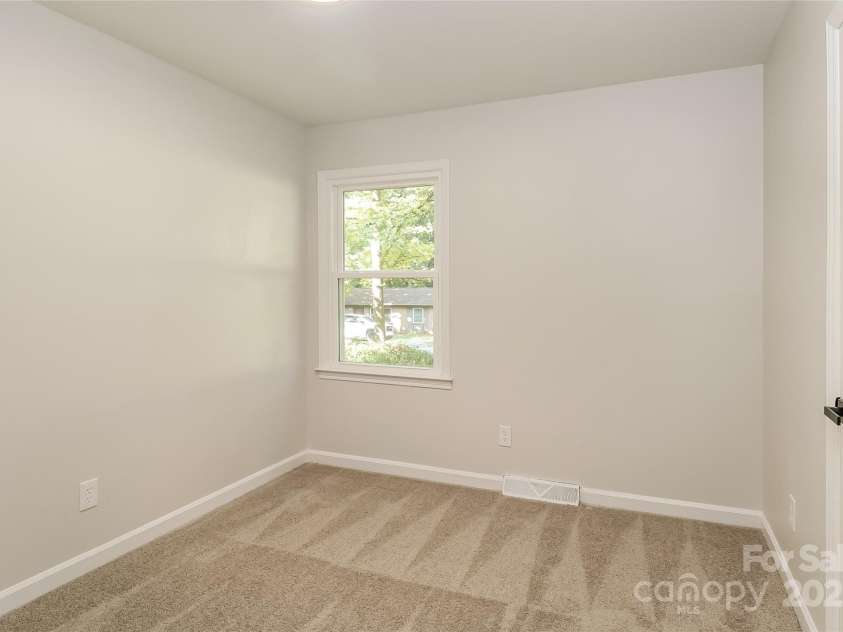 835 Carrington Drive, Charlotte, NC 28214.  MLS# CAR4273449, YatesRealty ID 22674. 