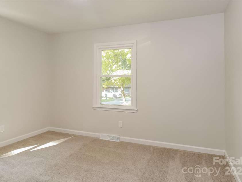 835 Carrington Drive, Charlotte, NC 28214.  MLS# CAR4273449, YatesRealty ID 22674. 