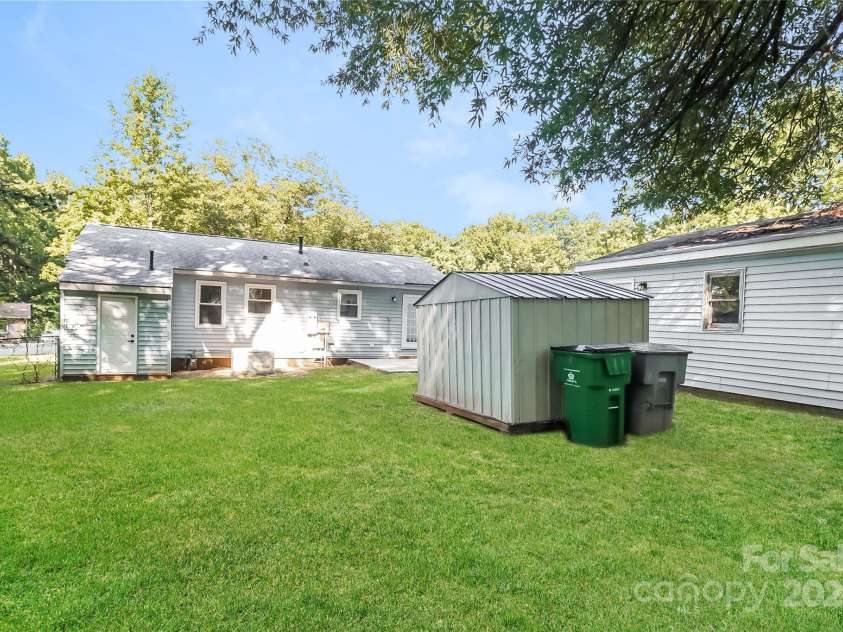 835 Carrington Drive, Charlotte, NC 28214.  MLS# CAR4273449, YatesRealty ID 22674. 