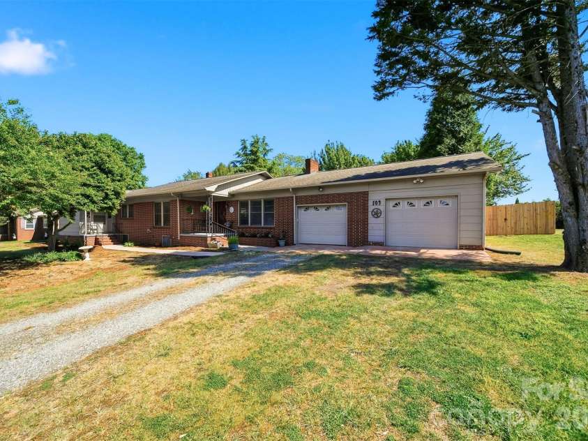 109 Air Park Drive, Morganton, NC 28655.  MLS# CAR4370357, YatesRealty ID 22675. 