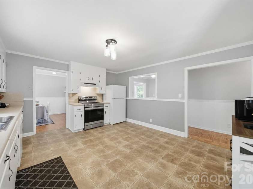109 Air Park Drive, Morganton, NC 28655.  MLS# CAR4370357, YatesRealty ID 22675. 