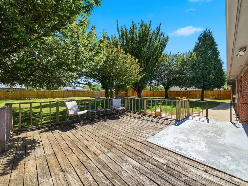 109 Air Park Drive, Morganton, NC 28655.  MLS# CAR4370357, YatesRealty ID 22675. 