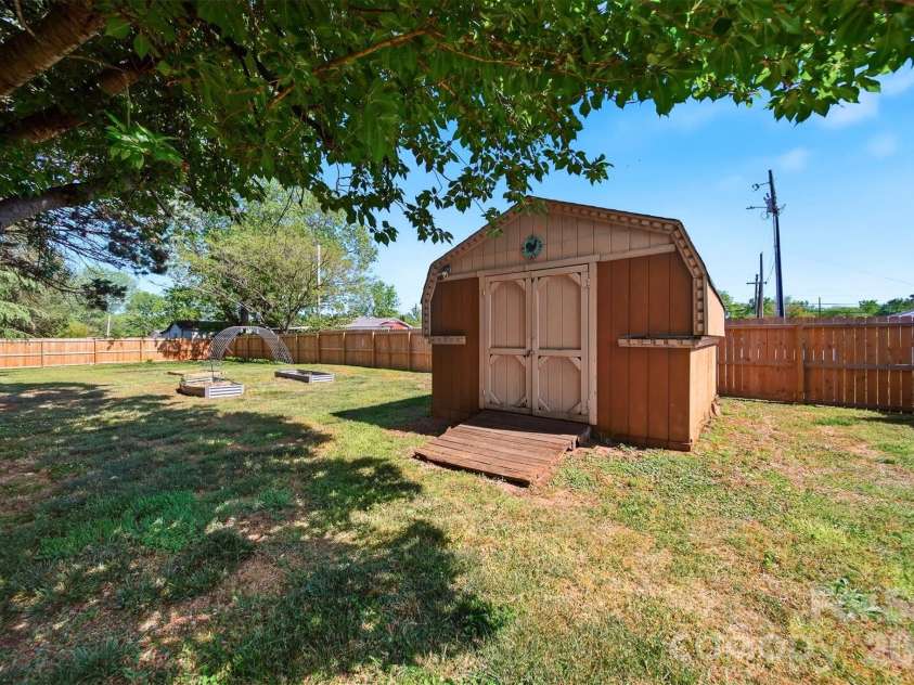 109 Air Park Drive, Morganton, NC 28655.  MLS# CAR4370357, YatesRealty ID 22675. 