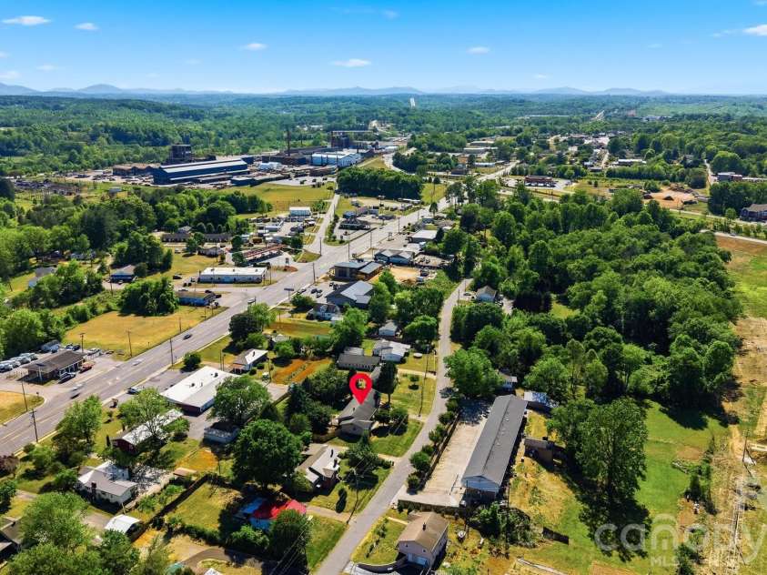 109 Air Park Drive, Morganton, NC 28655.  MLS# CAR4370357, YatesRealty ID 22675. 