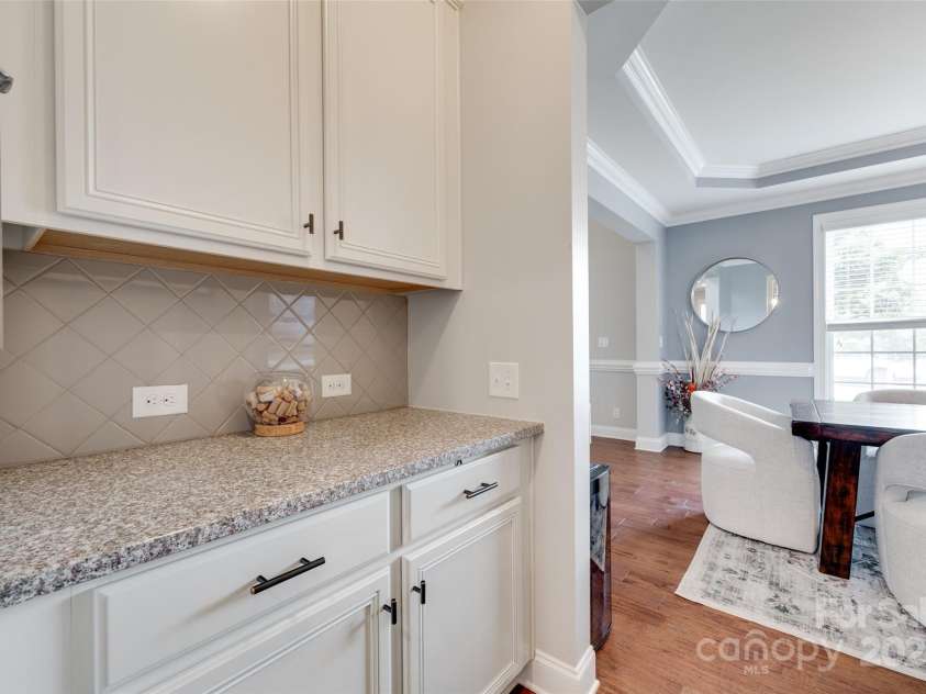 645 Brookhaven Drive, Fort Mill, SC 29708.  MLS# CAR4264322, YatesRealty ID 22675. Butler's Pantry