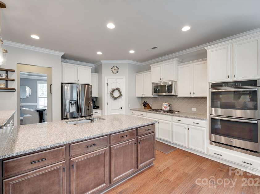 645 Brookhaven Drive, Fort Mill, SC 29708.  MLS# CAR4264322, YatesRealty ID 22675. Kitchen