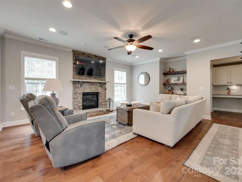 645 Brookhaven Drive, Fort Mill, SC 29708.  MLS# CAR4264322, YatesRealty ID 22675. Living Room