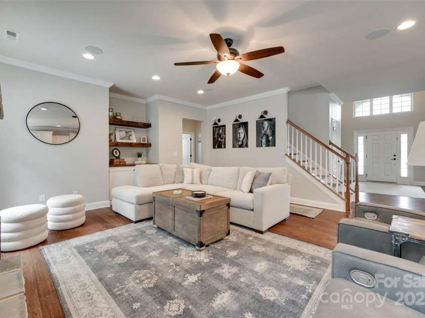645 Brookhaven Drive, Fort Mill, SC 29708.  MLS# CAR4264322, YatesRealty ID 22675. Living Room
