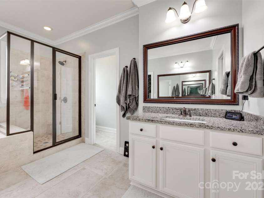 645 Brookhaven Drive, Fort Mill, SC 29708.  MLS# CAR4264322, YatesRealty ID 22675. Primary Bathroom