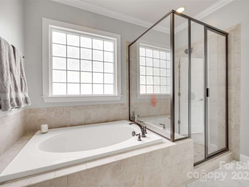 645 Brookhaven Drive, Fort Mill, SC 29708.  MLS# CAR4264322, YatesRealty ID 22675. Primary Bathroom