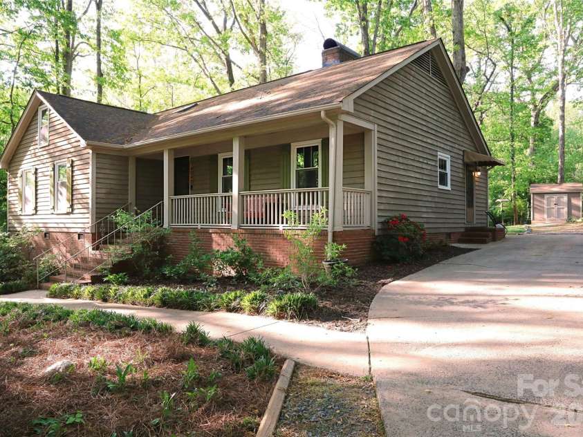 14040 Hackamore Drive, Matthews, NC 28105.  MLS# CAR4366899, YatesRealty ID 22676. Front Porch!  