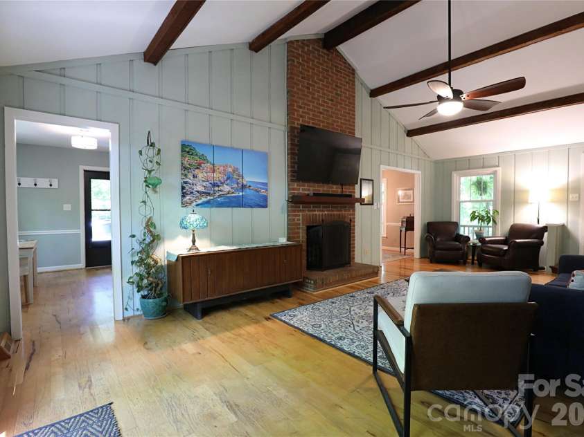 14040 Hackamore Drive, Matthews, NC 28105.  MLS# CAR4366899, YatesRealty ID 22676. Great Room
