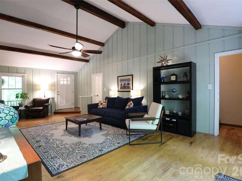 14040 Hackamore Drive, Matthews, NC 28105.  MLS# CAR4366899, YatesRealty ID 22676. Great Room
