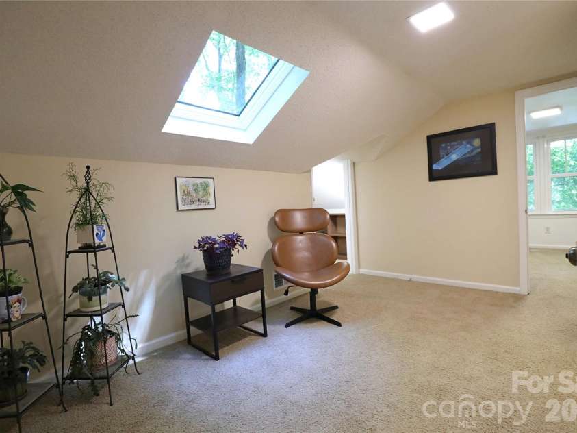 14040 Hackamore Drive, Matthews, NC 28105.  MLS# CAR4366899, YatesRealty ID 22676. Loft Area!