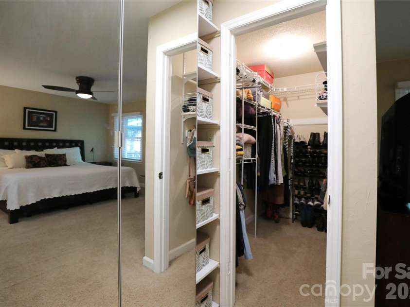 14040 Hackamore Drive, Matthews, NC 28105.  MLS# CAR4366899, YatesRealty ID 22676. Walk-in closet