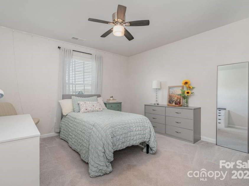 17231 Rider Wood Lane, Charlotte, NC 28278.  MLS# CAR4269861, YatesRealty ID 22676. 3rd Fllor Bedroom