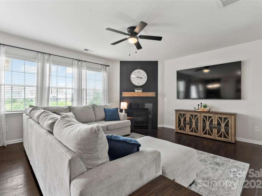 17231 Rider Wood Lane, Charlotte, NC 28278.  MLS# CAR4269861, YatesRealty ID 22676. 